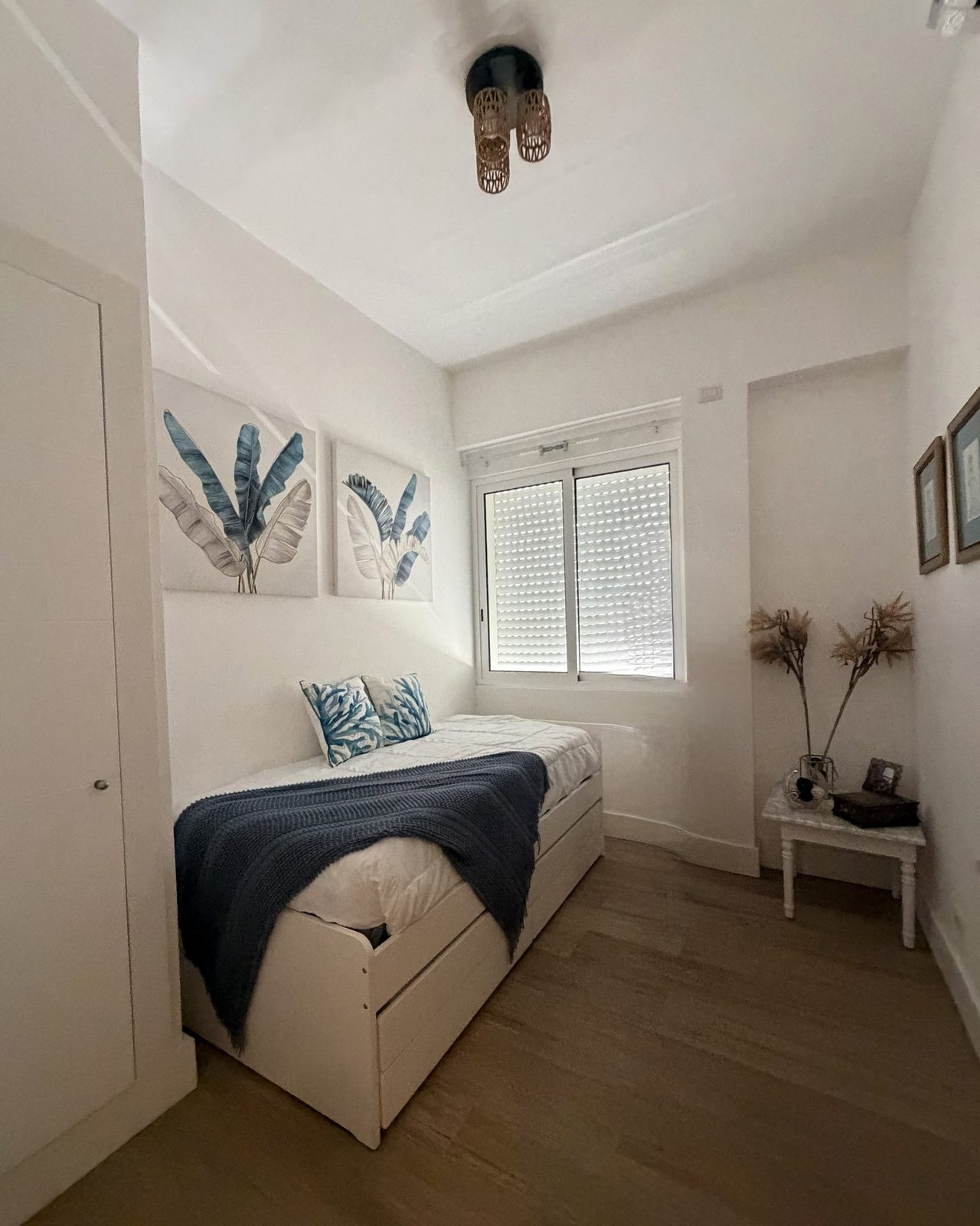 Tercera habitación con cama twin y cama nido